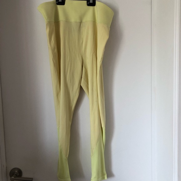 Ivy Park by Adidas yellow leggings. Size xlarge. Perfect condition - Picture 5 of 5